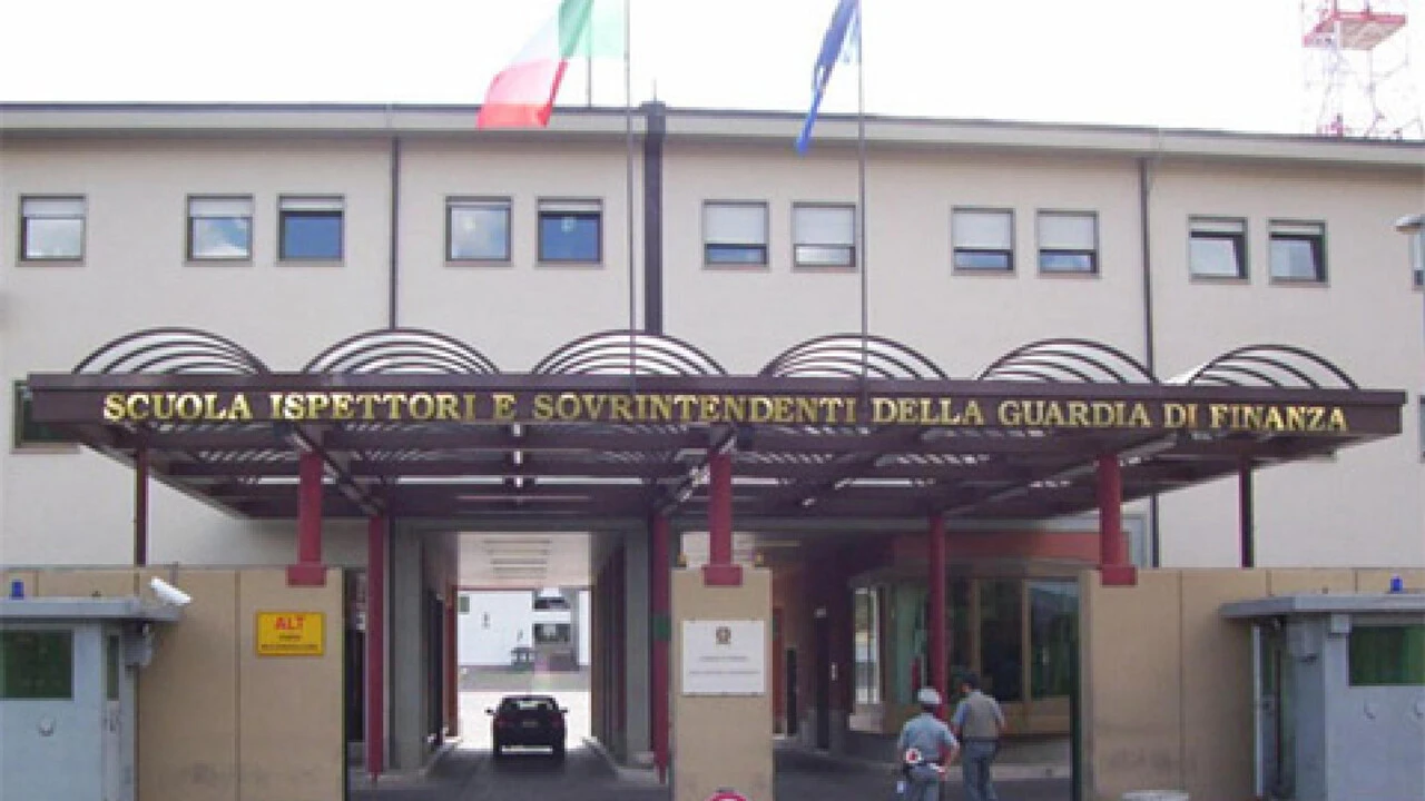 Morta la 22enne precipitata dal palazzo della scuola Gdf all'Aquila