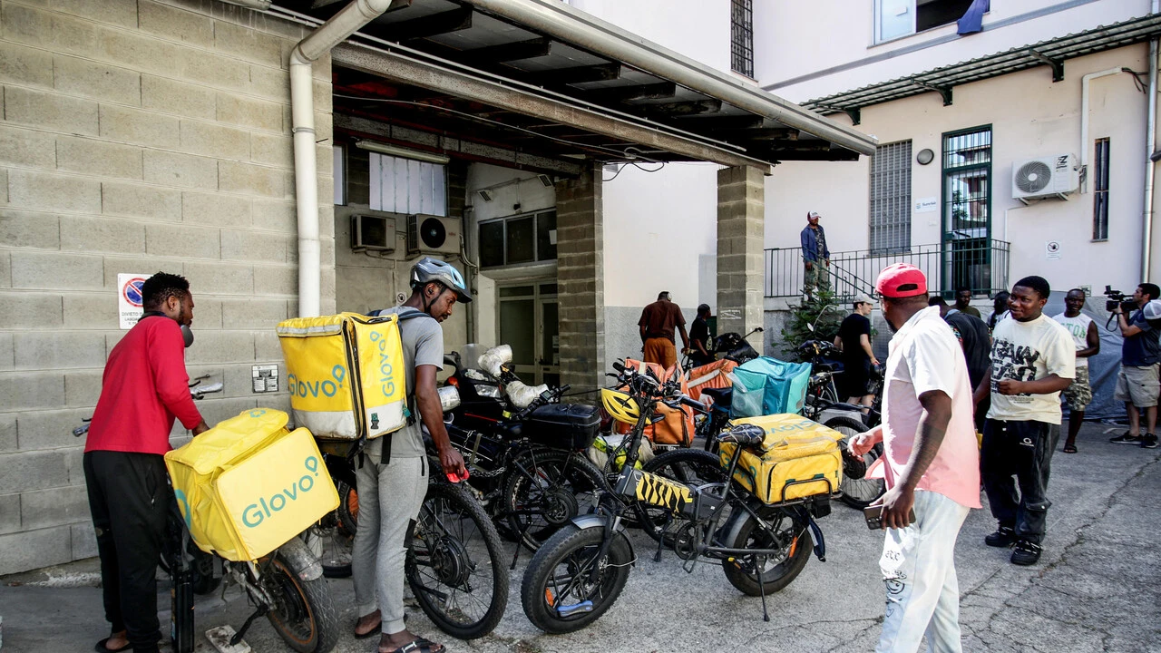'Paghe basse e caldo', i rider di Firenze in sciopero