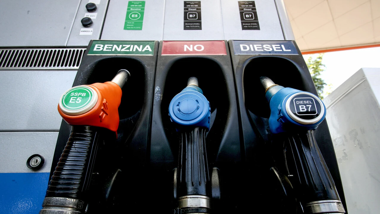 Prezzo medio benzina self sale a 1,911 euro