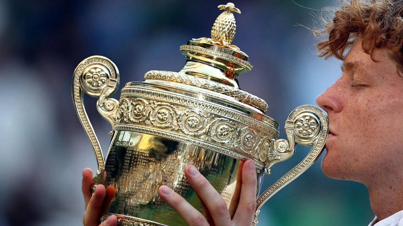 Sinner concede il bis, Wimbledon è ancora suo