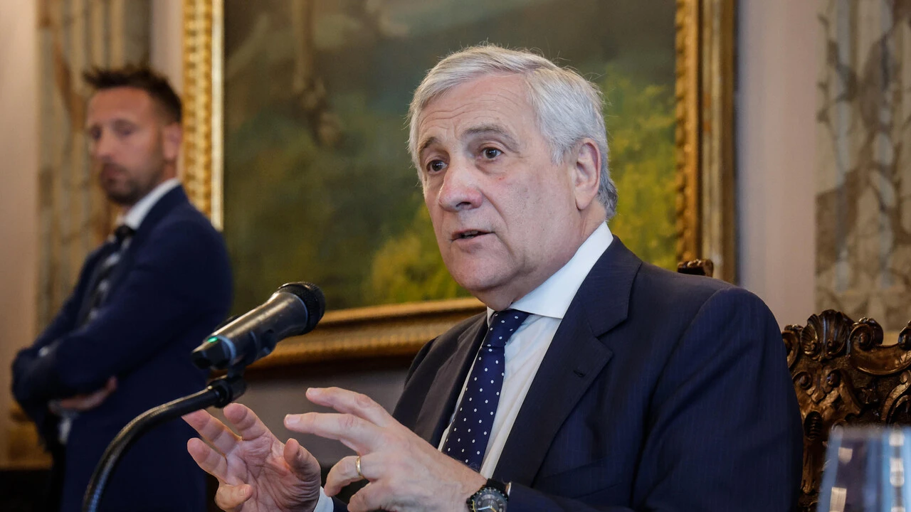 Tajani, 'massima solidarietà a Meloni, che certamente non si fa intimidire'