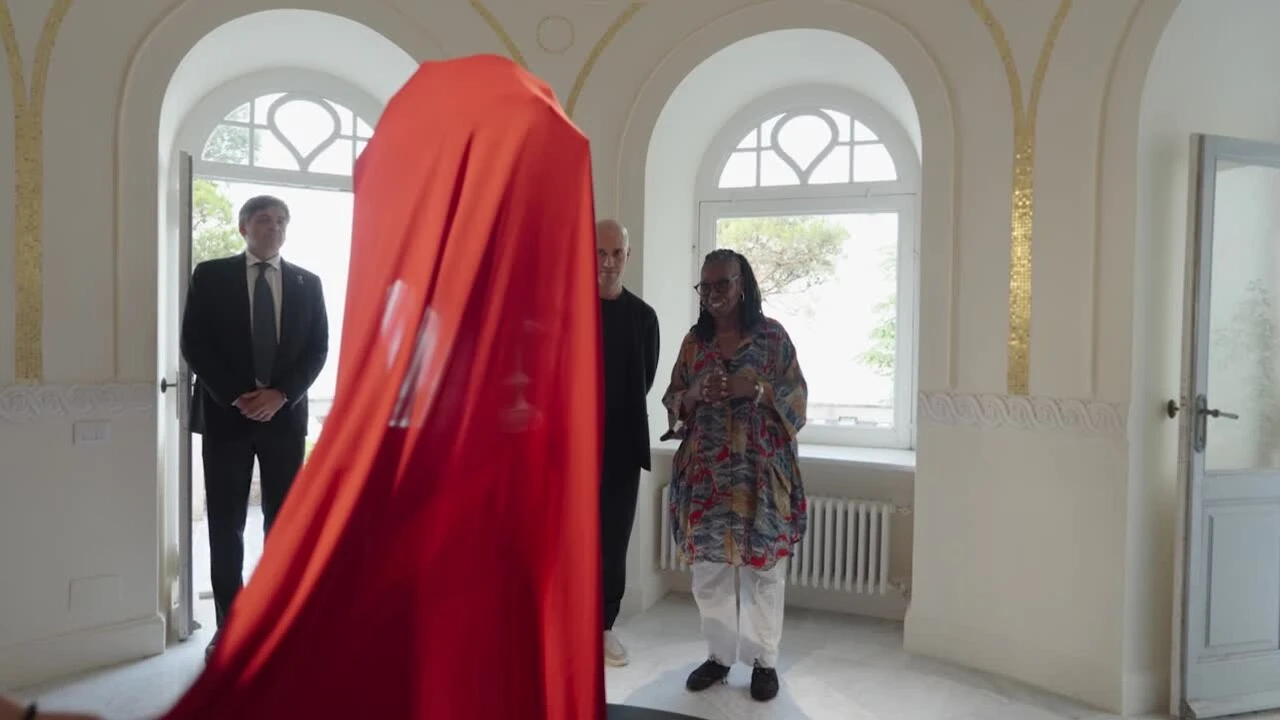 Whoopi Goldberg 'svela' la sua Medusa al museo di Jago