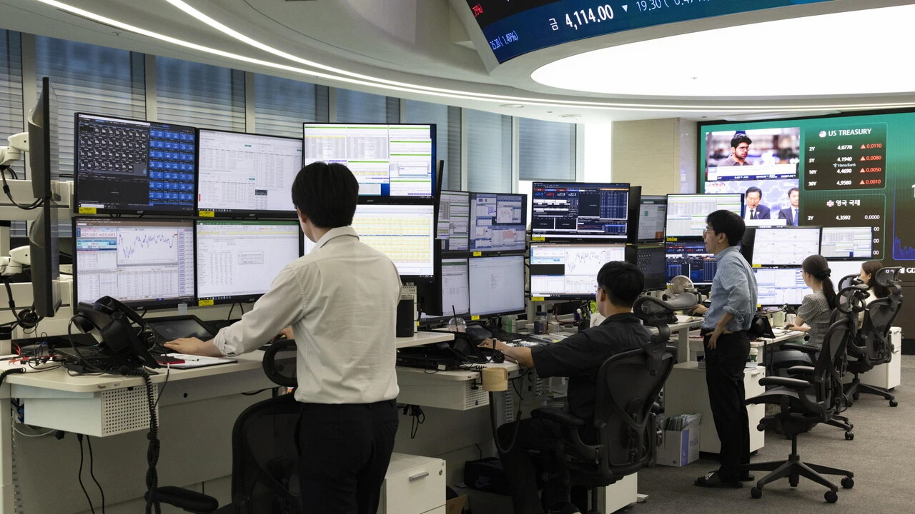 Borsa: l'Asia rimbalza e chiude tonica, si guarda a banche centrali