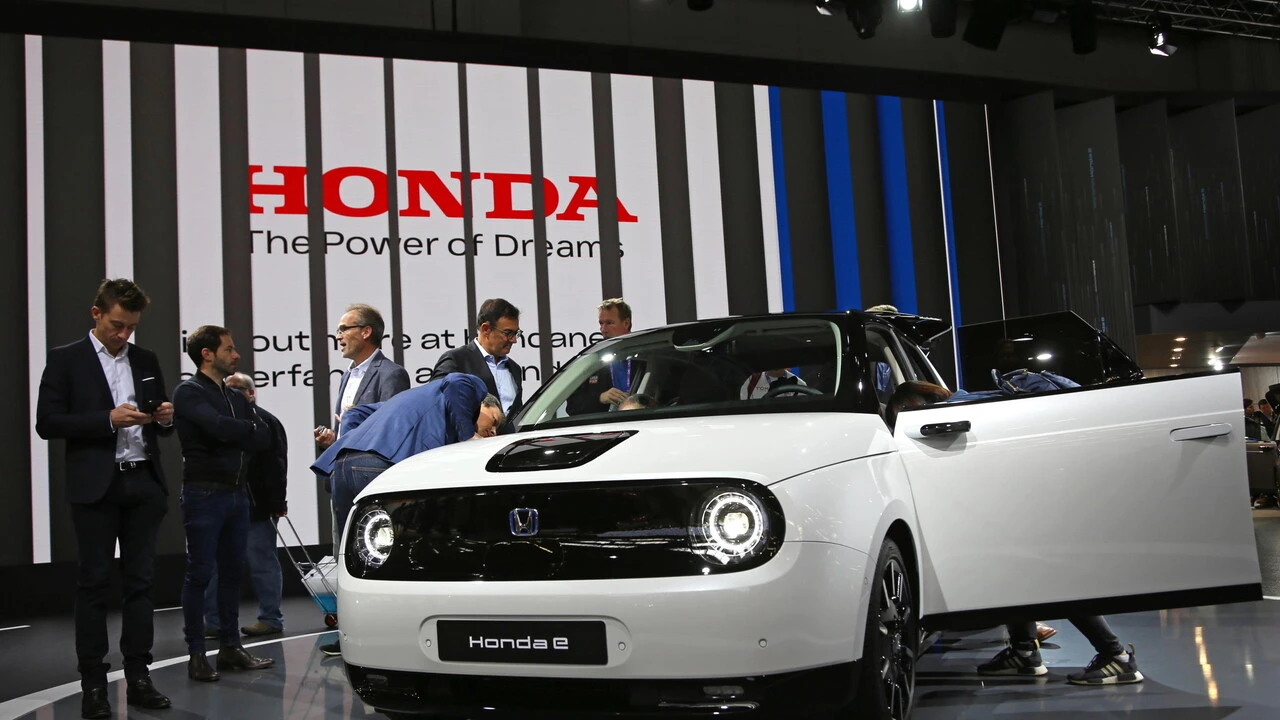 Giappone, vendite auto elettriche raddoppiate nel 2026