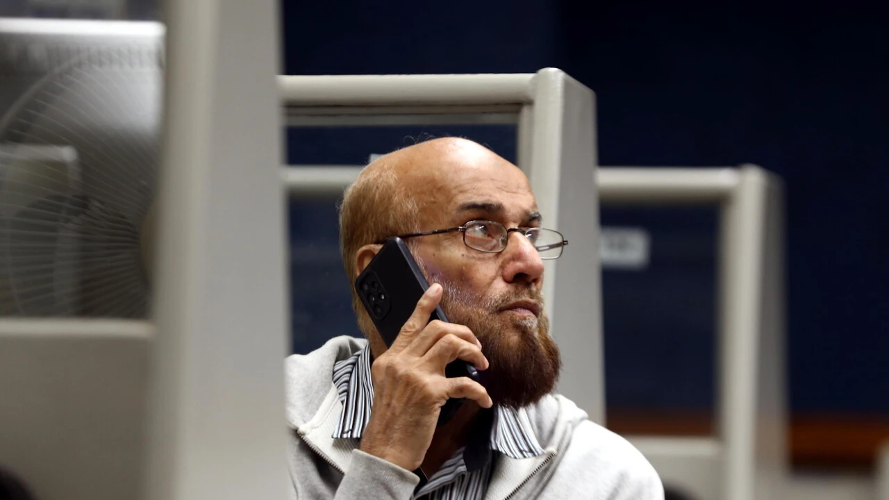 Borsa: Asia in ordine sparso, occhi su Hormuz, Tokyo -0,59%