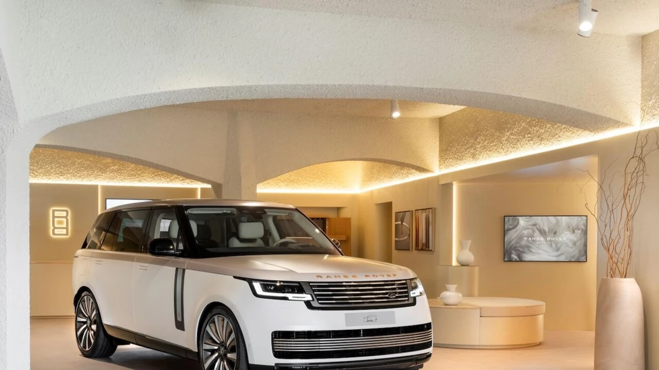 Range Rover porta il modern luxury a Porto Cervo