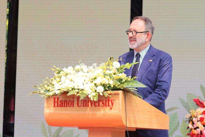 Ambasciatore Italia a cerimonia anno accademico Università Hanoi