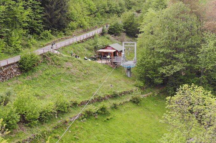 Turista cade da zip-line, la morte per i traumi e non per malore