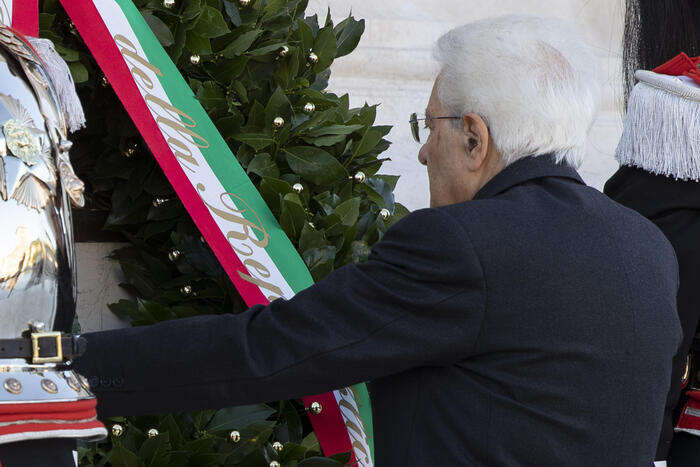 Unità d'Italia: Mattarella depone una corona al Milite Ignoto