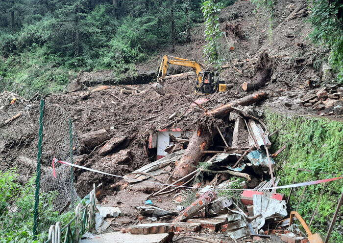 Frane nell'area dell'Himalaya, 10 morti e 2.400 turisti bloccati