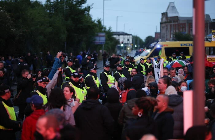 Scontri tra polizia e manifestanti in diversi raduni in Gb