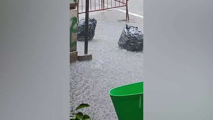 Bomba d'acqua a Roma, strade allagate