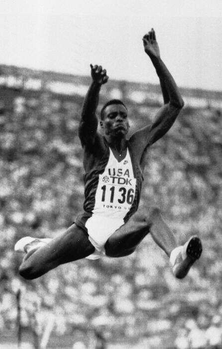 Salto in lungo senza 'stacco', Carl Lewis guida rivolta