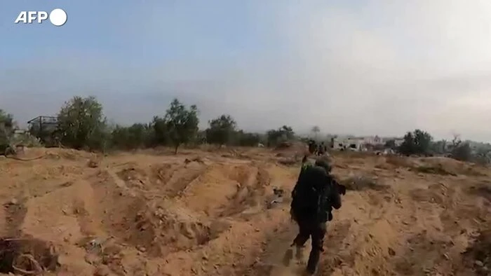 Gaza, l'Esercito israeliano in azione a Deir el-Balah e nel Bureij orientale