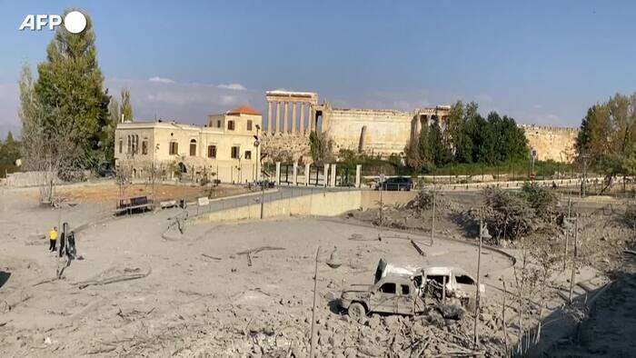 Libano, danni e macerie intorno alle rovine romane di Baalbek