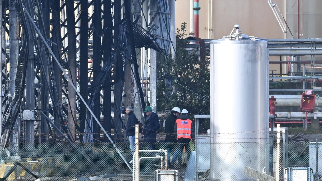 Per l'esplosione al deposito Eni gli indagati salgono a 10