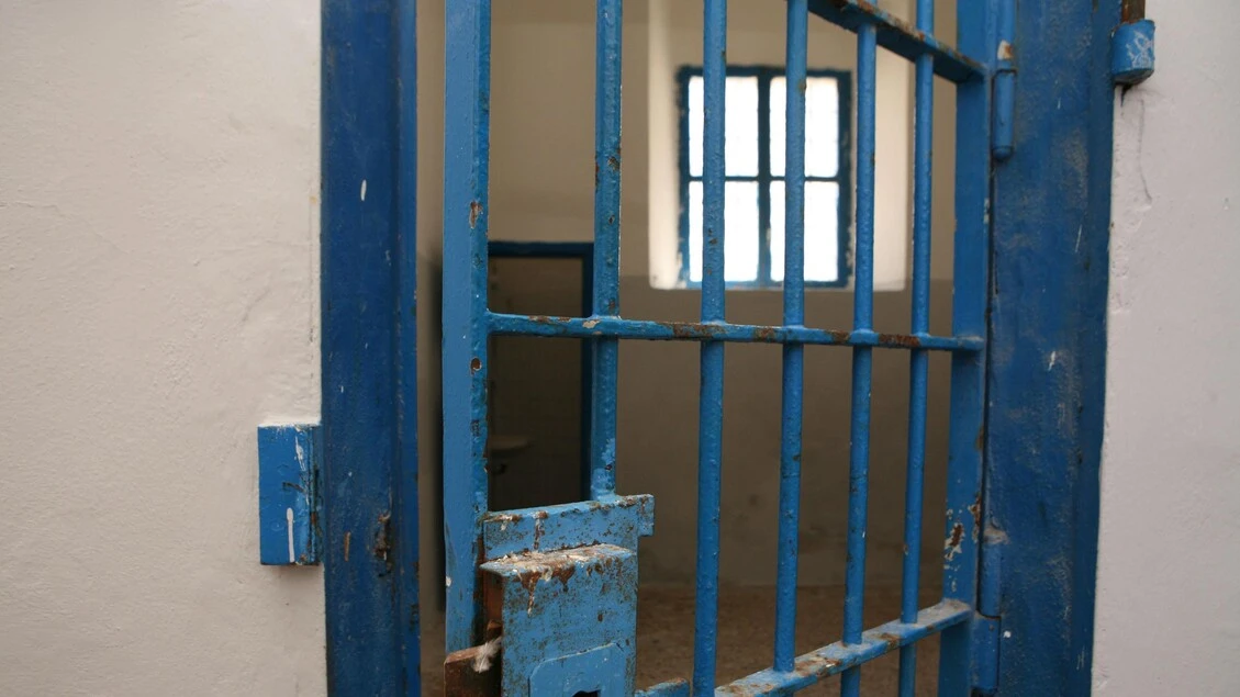 Cellulari e armi rudimentali sequestrate nel carcere di Paola