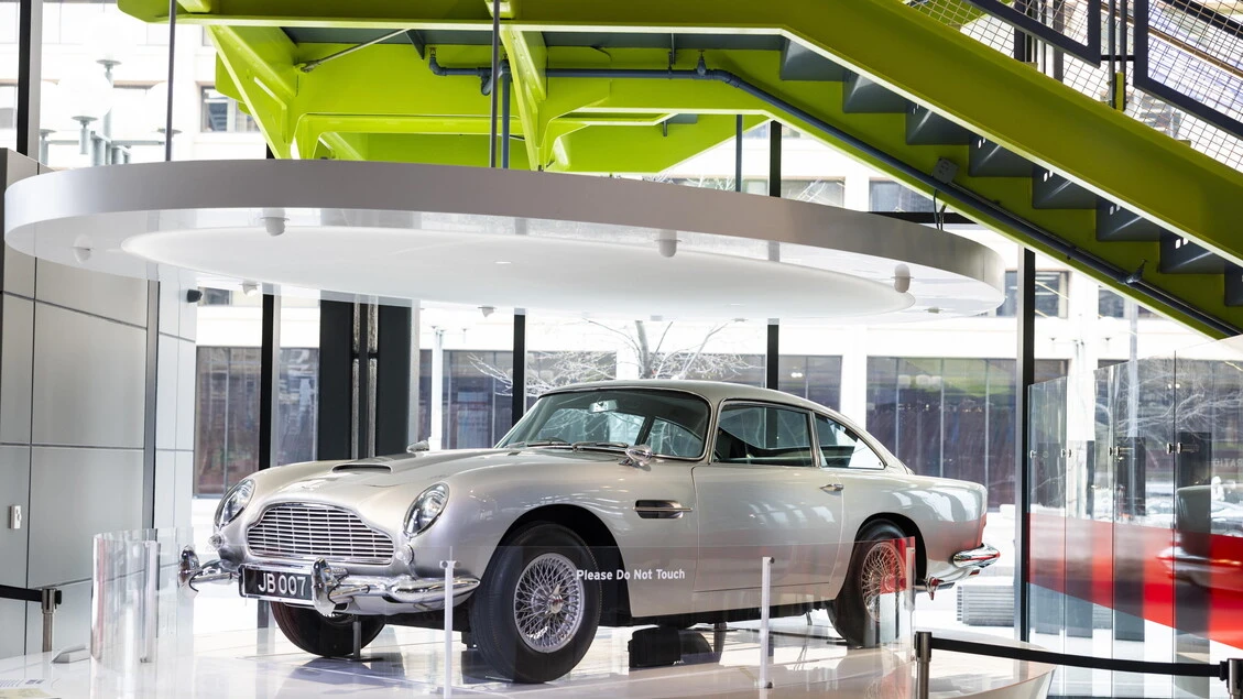 'L'Aston Martin bandita dai nuovi romanzi su Bond per non disturbare Amazon'