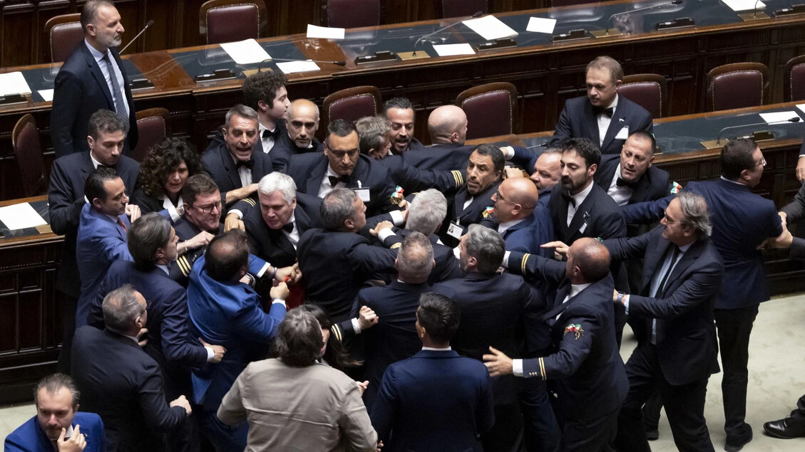 Italiani sensibili all'inciviltà politica ma insulto fa audience