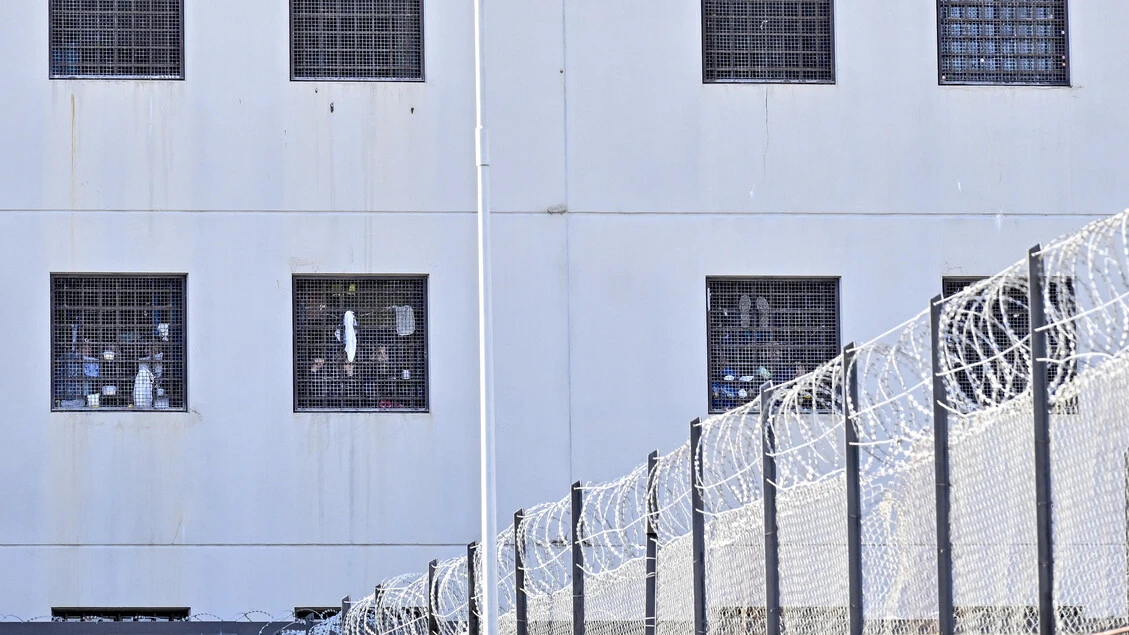 Ragazzo cerca di impiccarsi in carcere minori, salvato da agenti