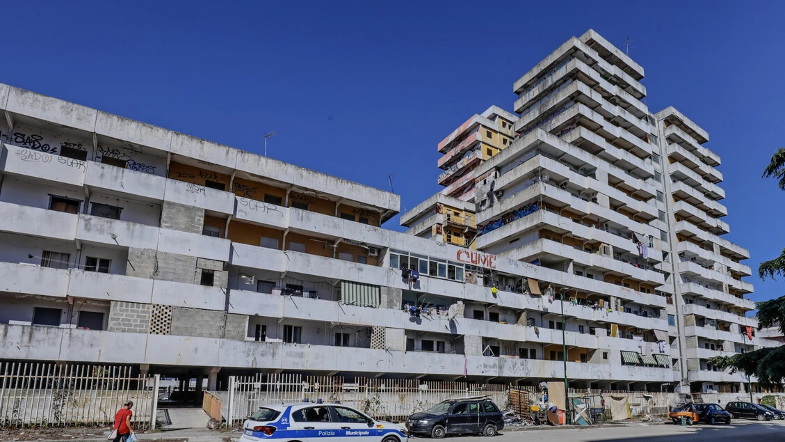 Corse in auto e moto a Scampia, scattano le contravvenzioni