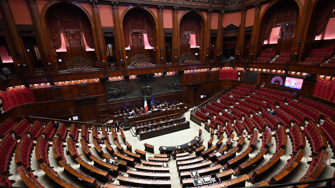 Via cinque articoli da decreto economia, governo pone la fiducia