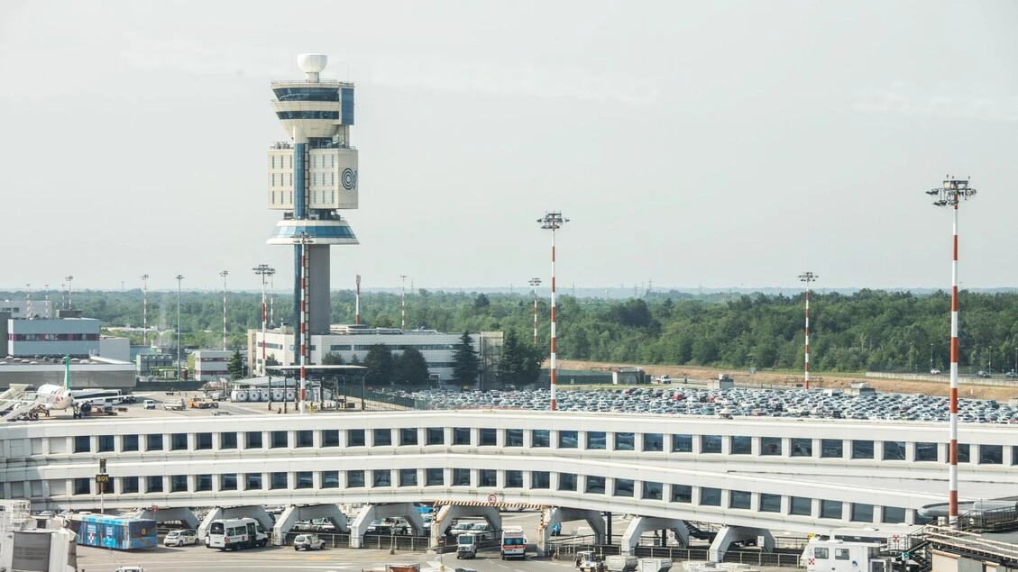Finestrino rotto, atterraggio d'emergenza a Malpensa