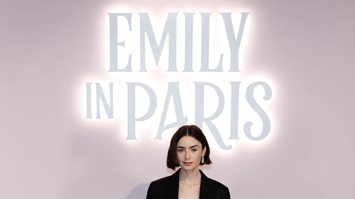 Emily in Paris, iniziate le riprese della sesta e ultima stagione in Grecia
