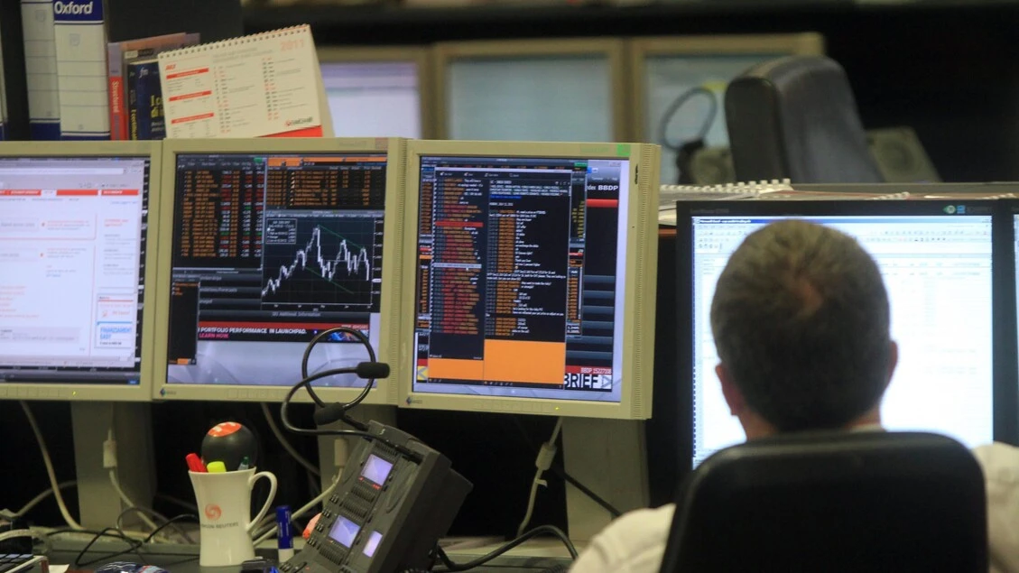 Borsa: Milano chiude poco mossa (+0,12%), svetta Leonardo