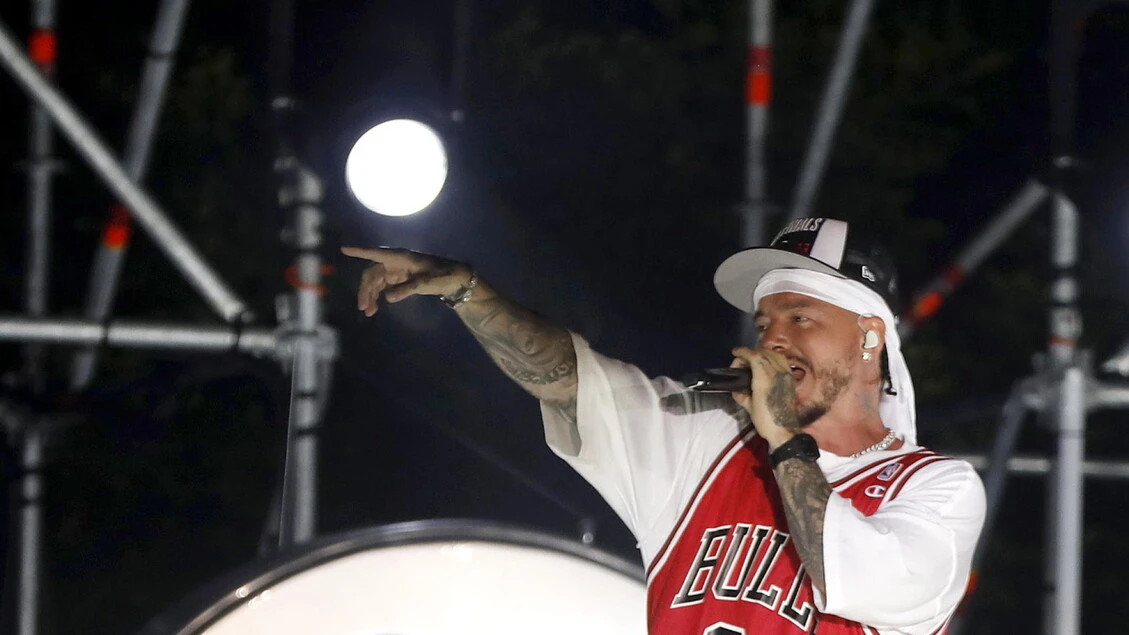La star colombiana J Balvin in vacanza a Montalcino