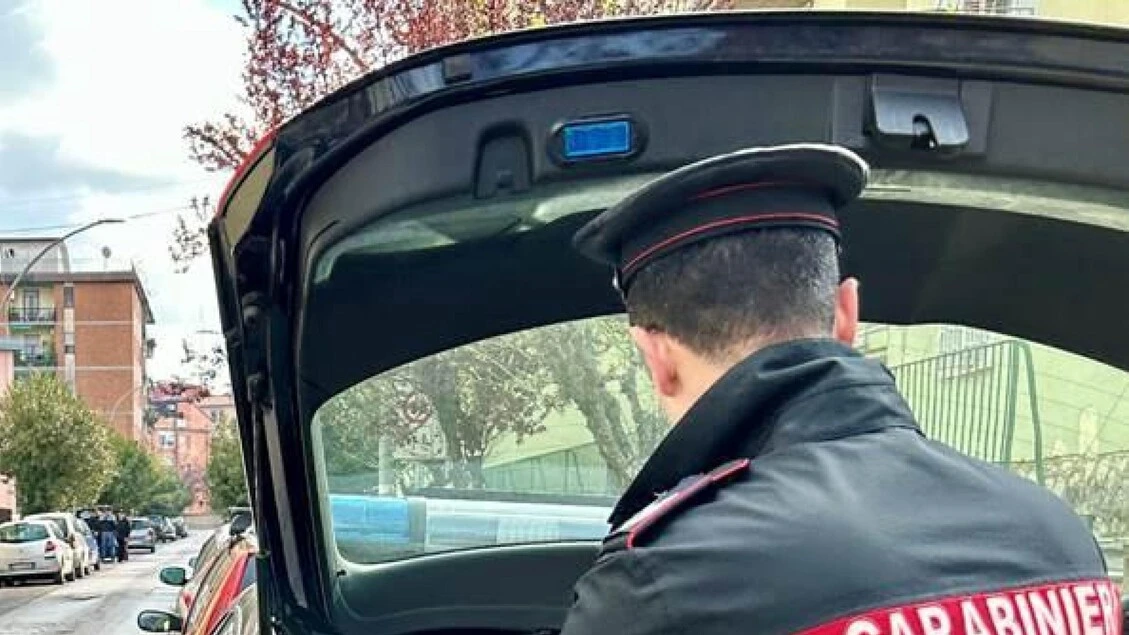 Evade i domiciliari per cena a base di sushi ma Cc la bloccano