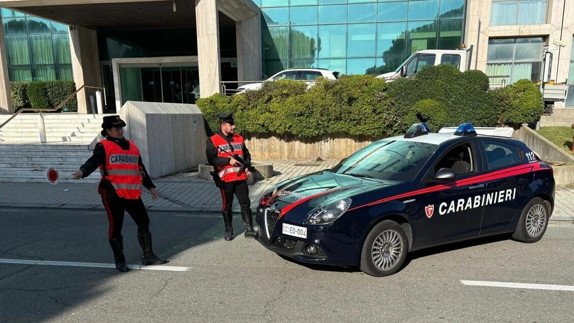 Omicidio in pieno giorno nel centro di Genova, vittima un clochard. Arrestato un 42enne