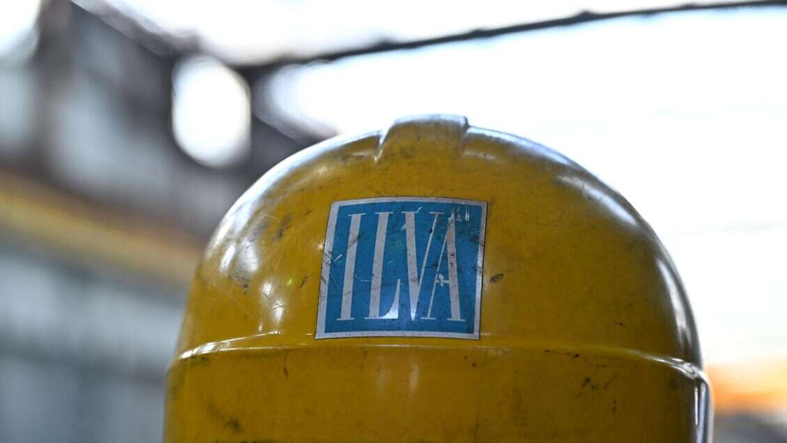 Urso, 'valutiamo una partecipazione di minoranza in ex Ilva'