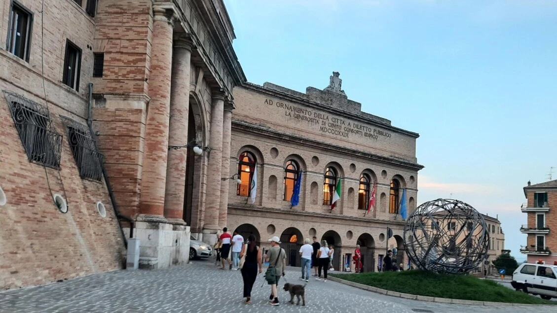 Macbeth annullato per pioggia a Macerata dopo due ore di attesa