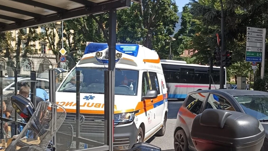 Accorre suell'incidente con nuora e tre nipoti, suocero muore