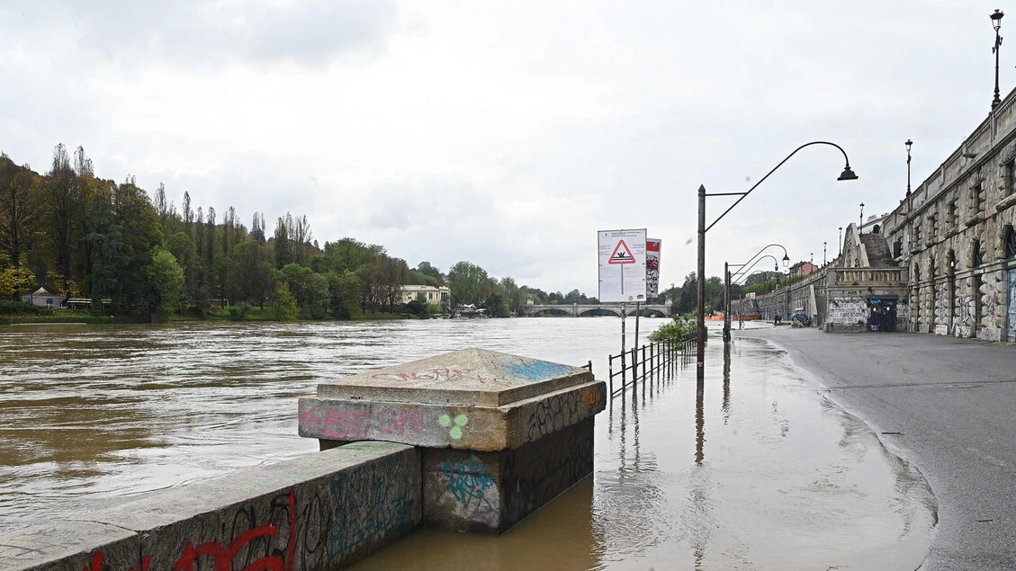 Maltempo a Torino, ordinanza del sindaco chiude i Murazzi