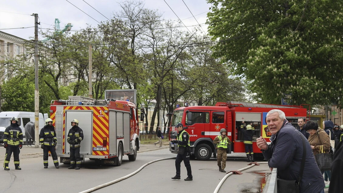 Ucraina: drone russo su autobus nel sud-est, 9 morti