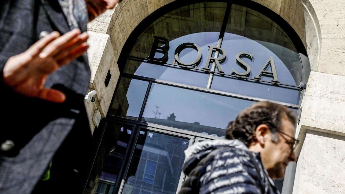 Borsa: Milano apre in rialzo (+0,41%)