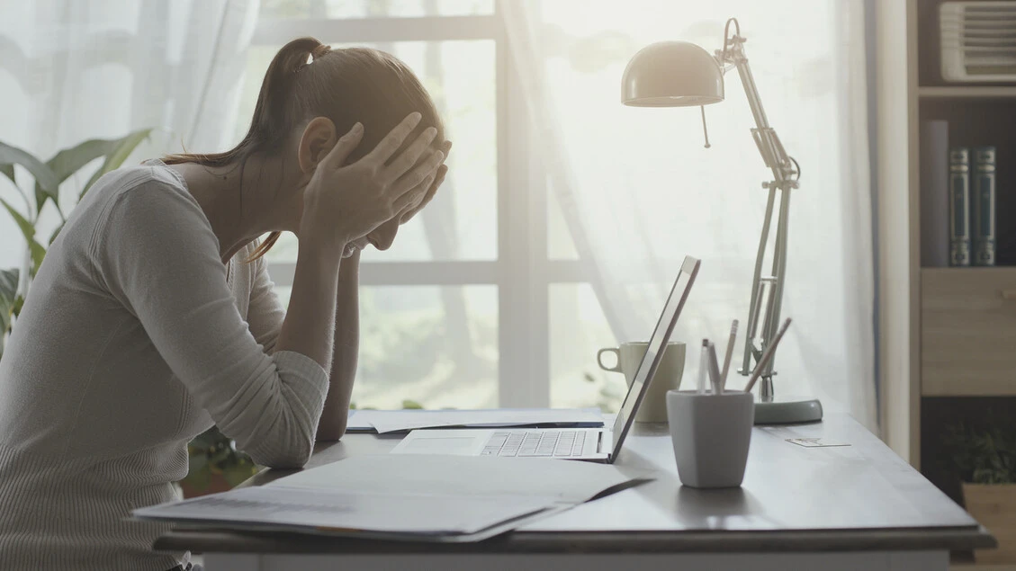 Stress da lavoro per un italiano su 2 e il 27% soffre l'iperconnessione
