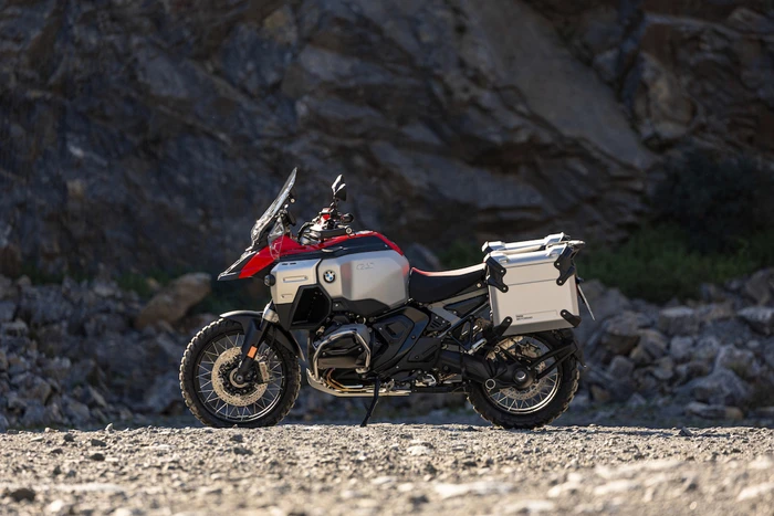 Bmw amplia gamma Gs con la R 1300 Adventure