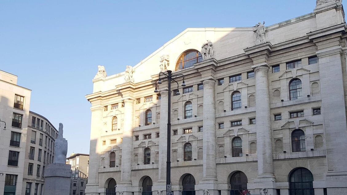 Borsa: Milano apre poco mossa (+0,05%)