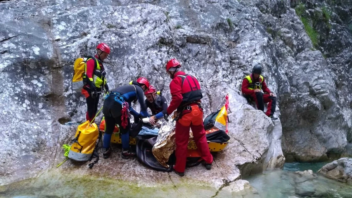 Precipita in montagna, muore donna di 47 anni