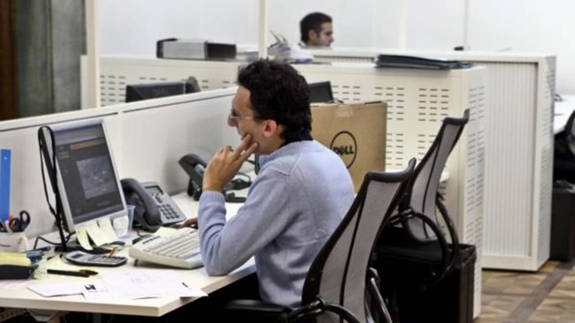 Borsa: Milano chiude debole (-0,64%), pesano Saipem, Tenaris ed Eni