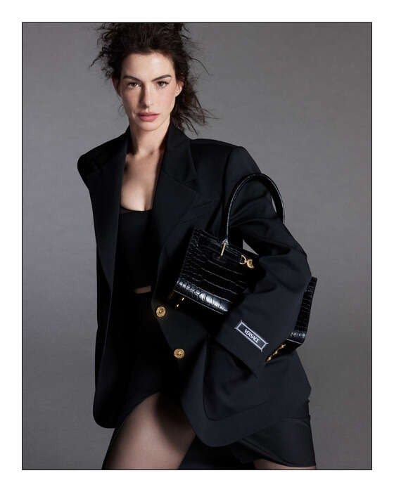 Anne Hathaway e Cillian Murphy testimonial di Versace Icons