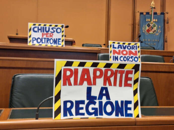 Lazio: opposizioni, in Consiglio protesta per blocco Aula