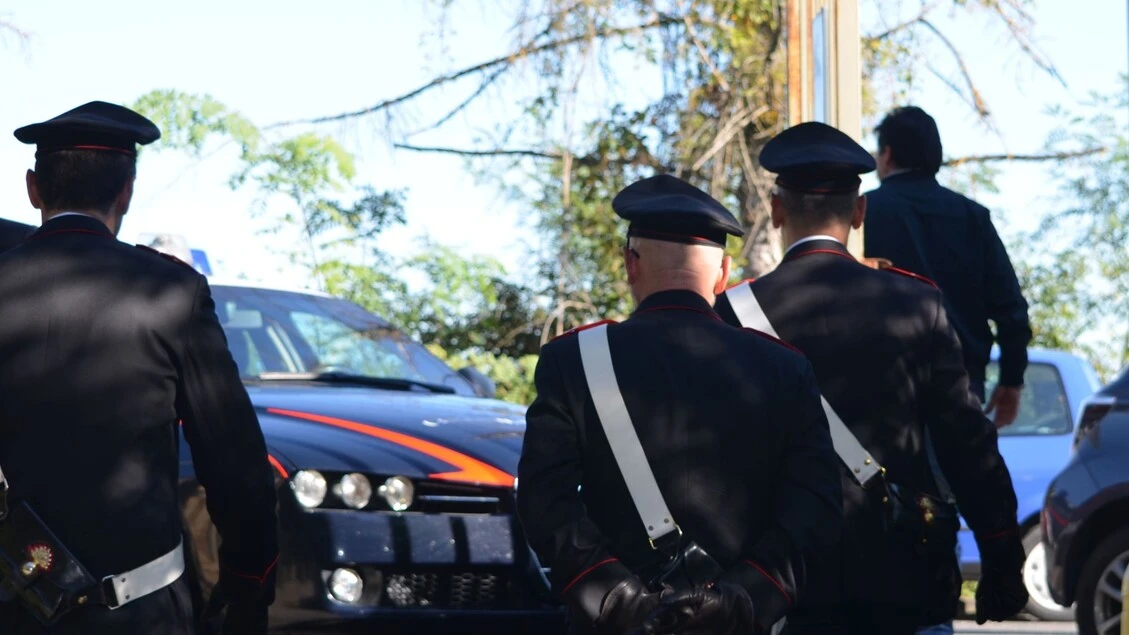Arrestato con 21 chili di cocaina e kalashnikov in Toscana