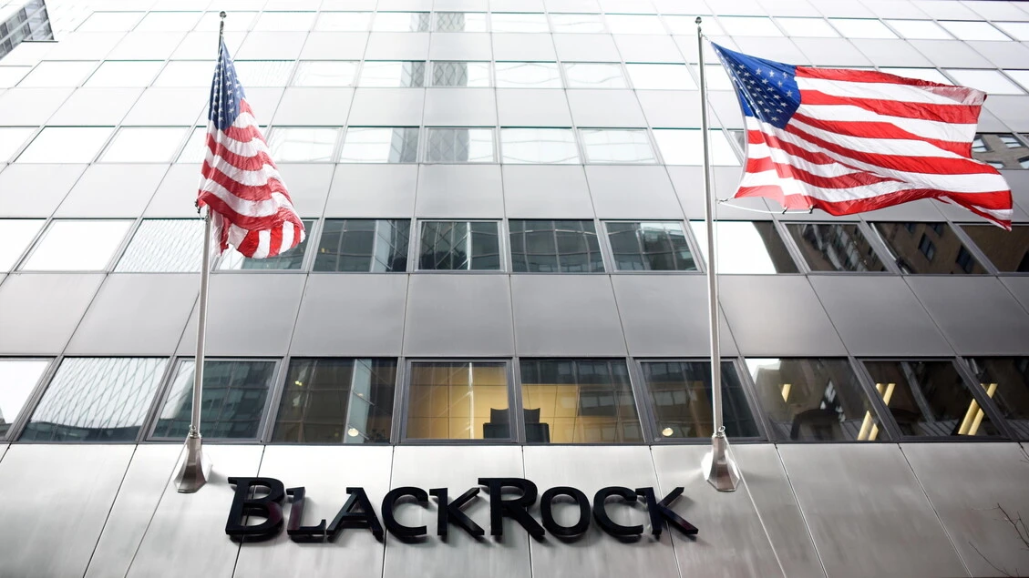 Utile e ricavi in rialzo per BlackRock, asset a 12.000 miliardi