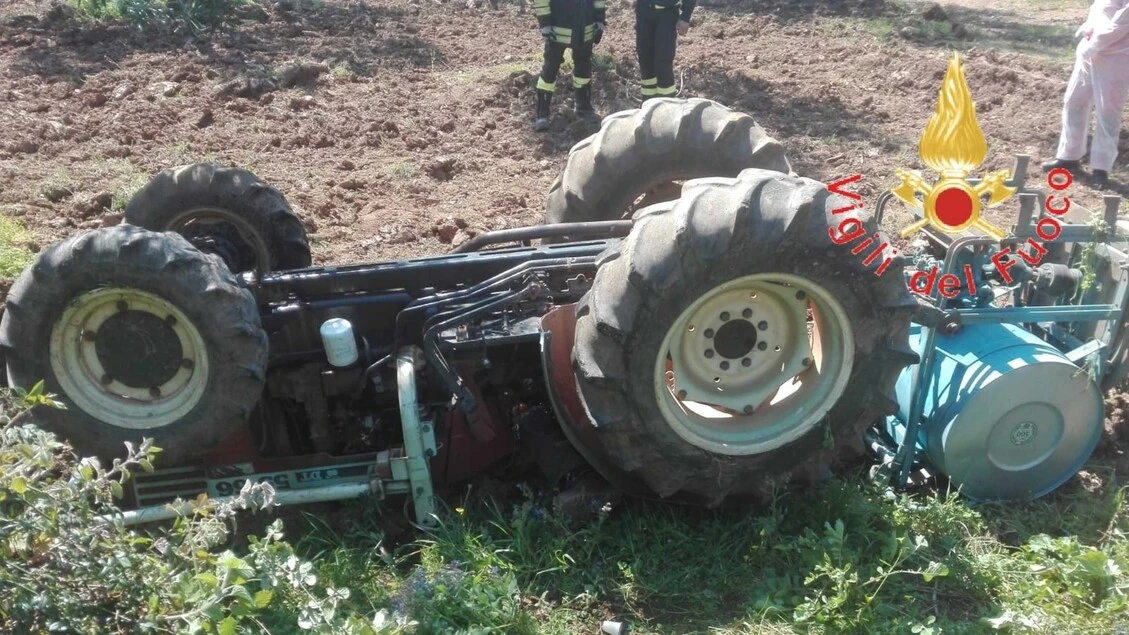 Muore schiacciato dal trattore, vittima trovata 24 ore dopo
