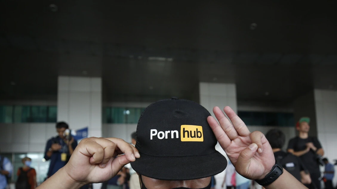 Indagini Ue su Pornhub e altri tre, 'proteggiamo i minori'