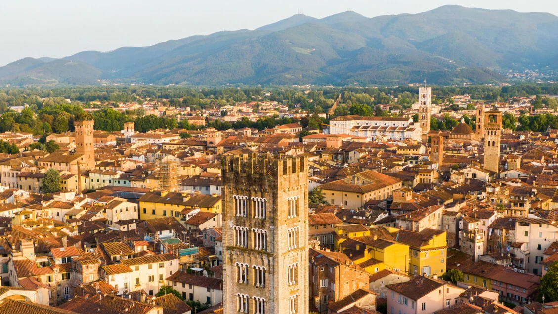 Uomo accoltellato in rapina, 3 minori denunciati a Lucca